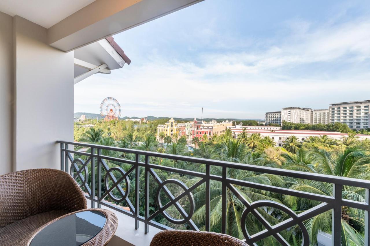 Vinpearl Resort & Spa Phu Quoc Exterior photo View of the Sunway Lagoon Ferris Wheel from the balcony of a hotel room