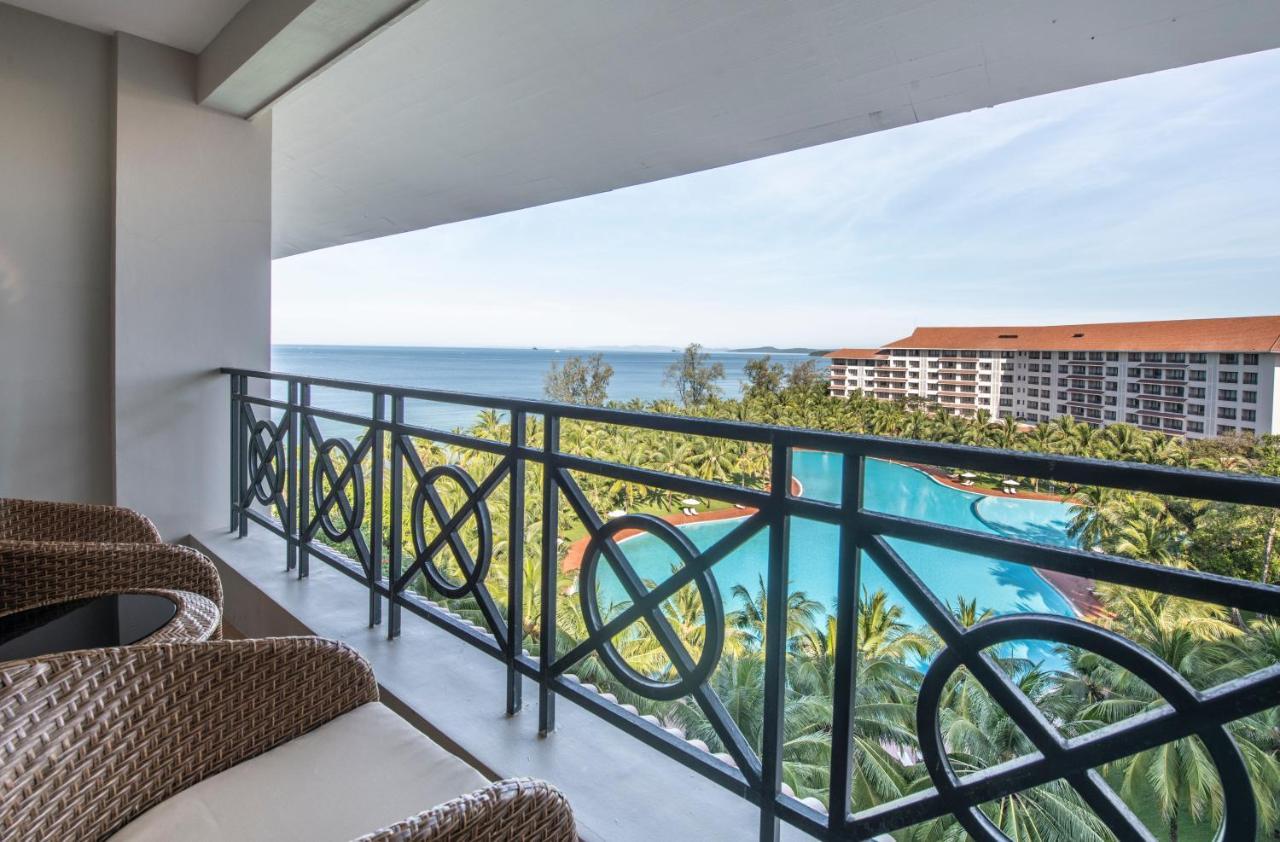 Vinpearl Resort & Spa Phu Quoc Exterior photo Balcony of a guest room