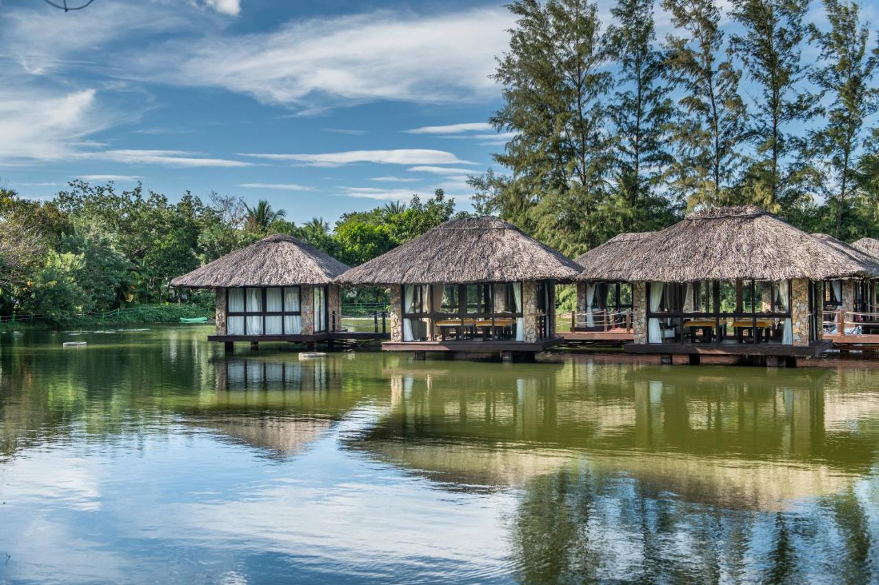 Vinpearl Resort & Spa Phu Quoc Exterior photo The resort's lake